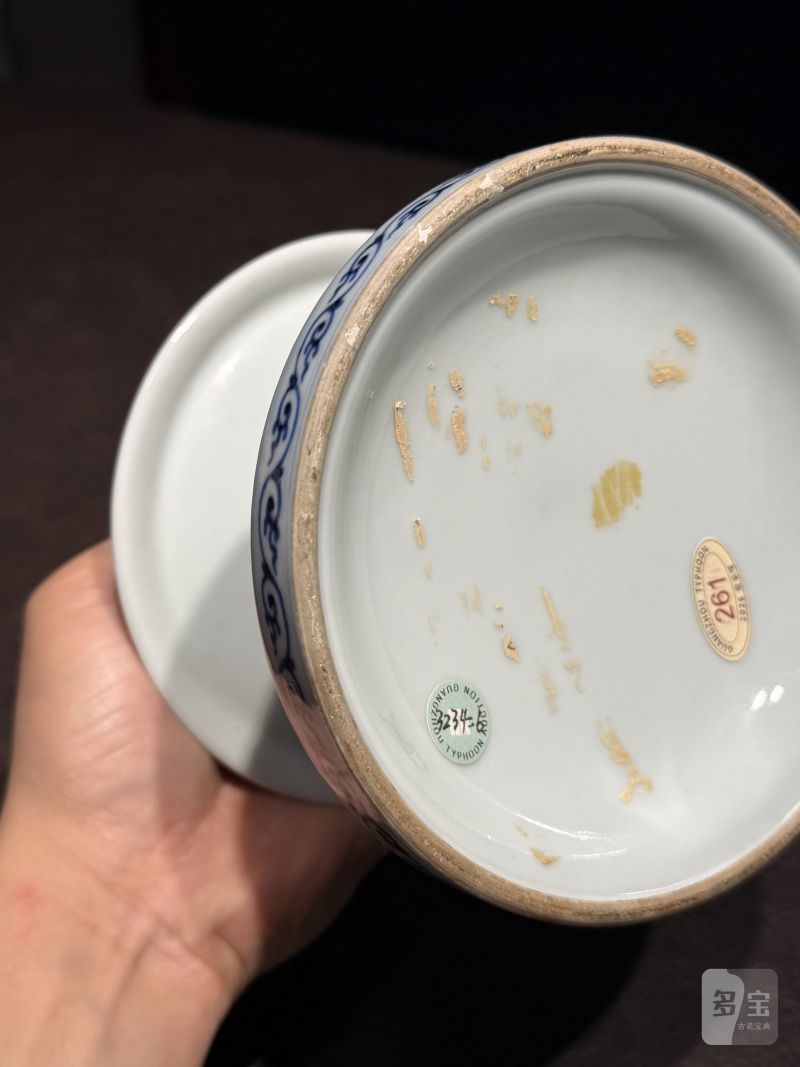 清乾隆 青花缠枝莲纹烛台 - 图22